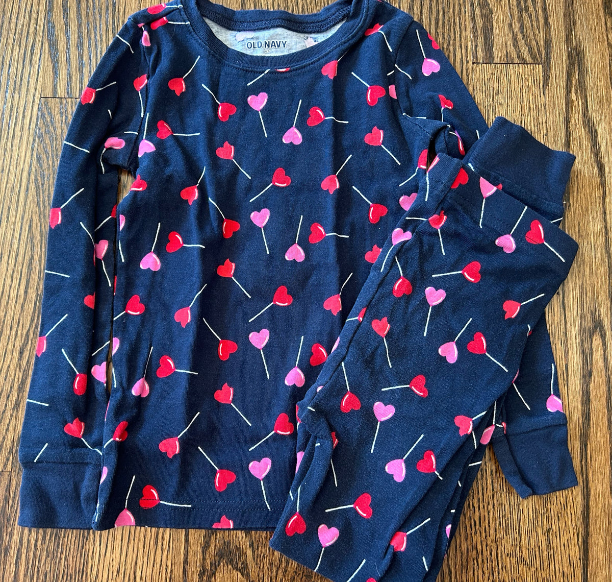 Seller 120, EUC Girls Old Navy 6T pjs