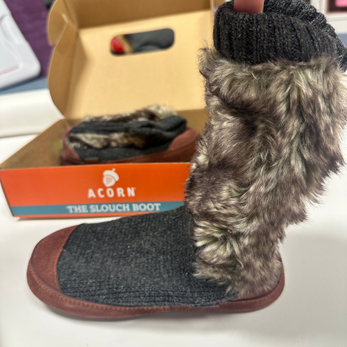 #87 Acorn kids slipper socks/ slouch boot size 3-4