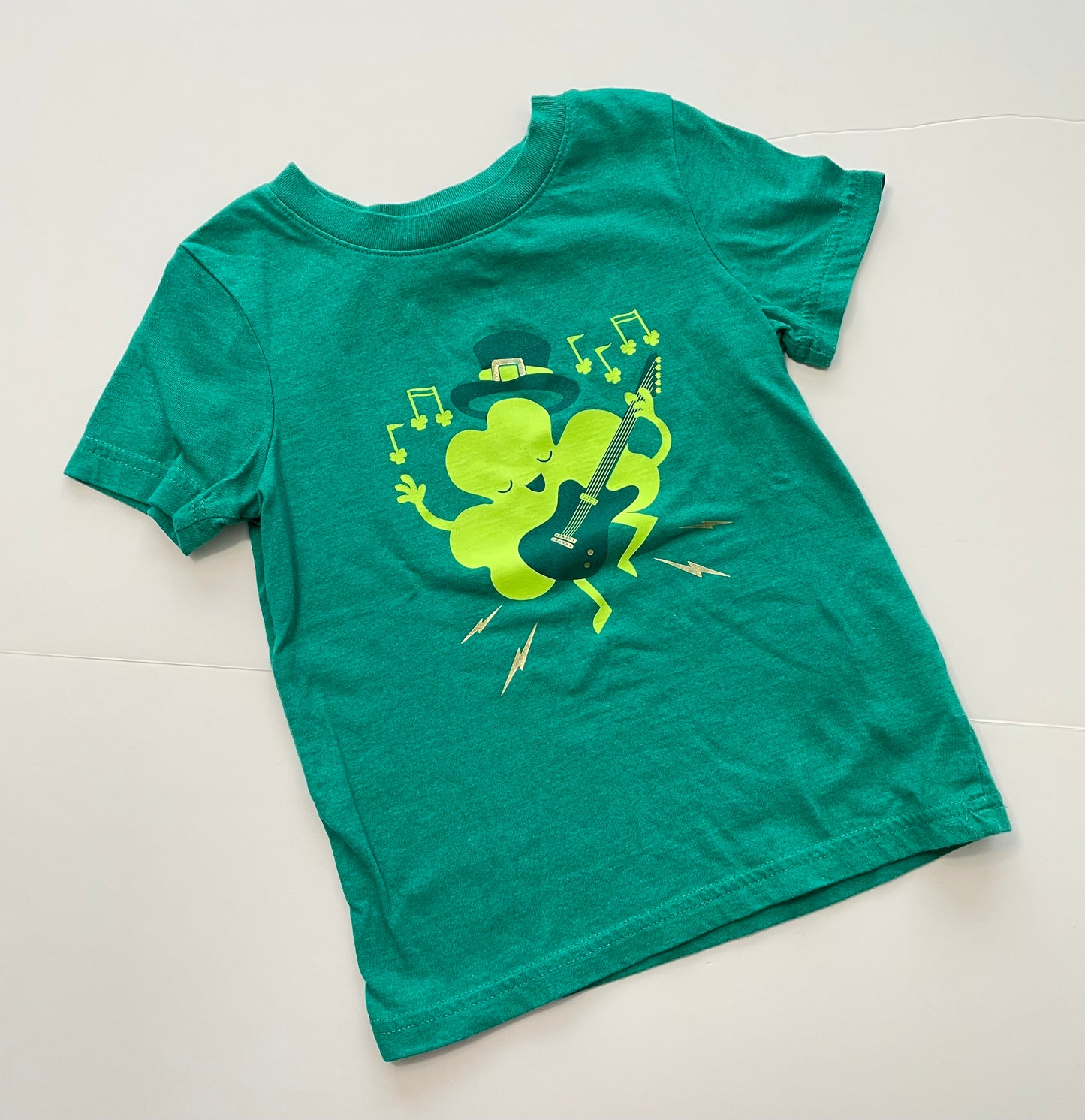 #121 Boy/Girl Cat & Jack shamrock St. Patrick's Day t-shirt, EUC