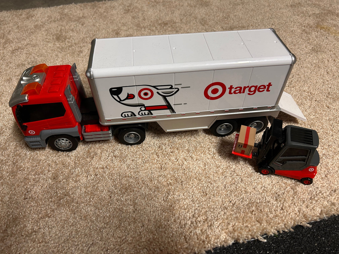#80 Target Semi with ForkLift