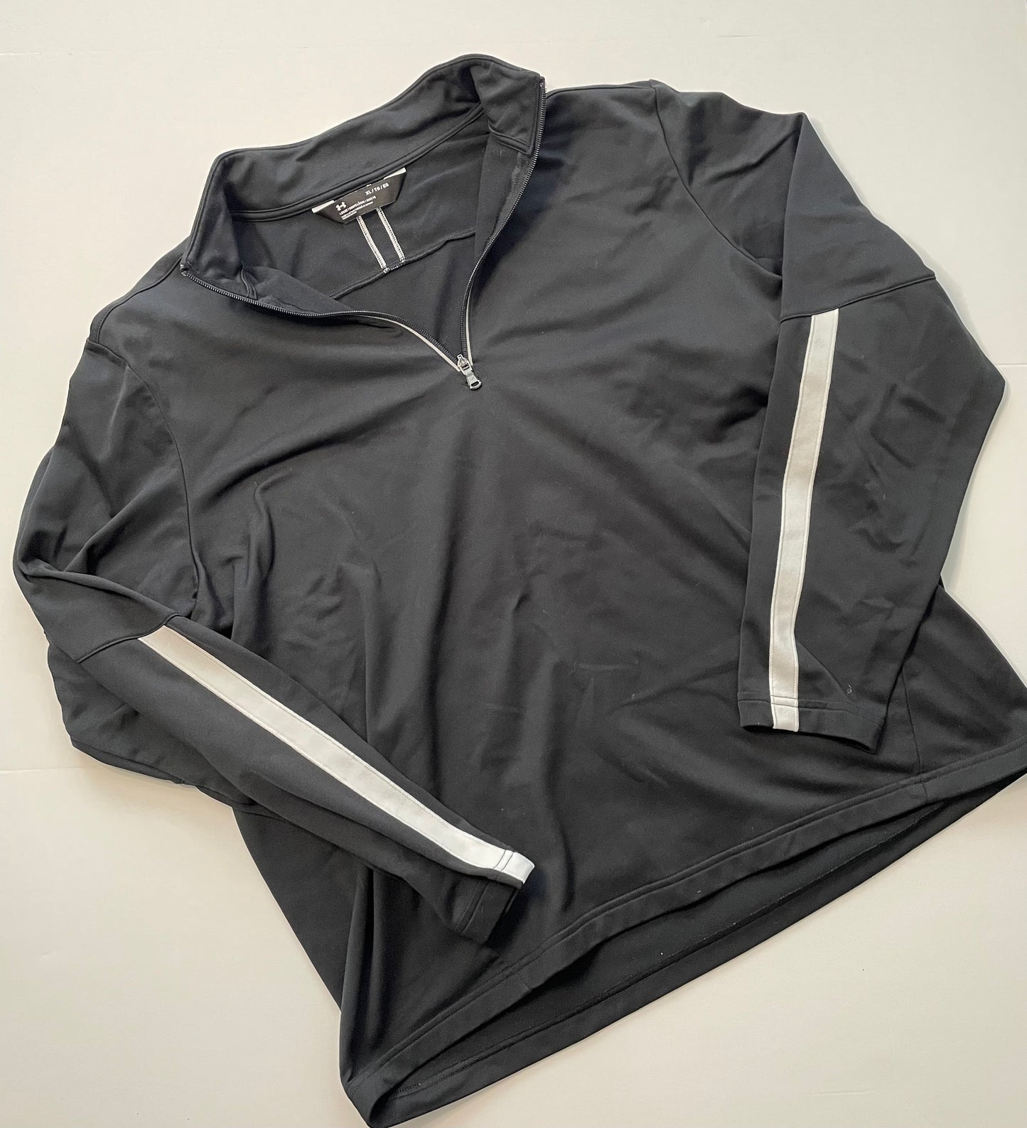 #121 Men's XL Under Armour black long sleeve shirt, VGUC