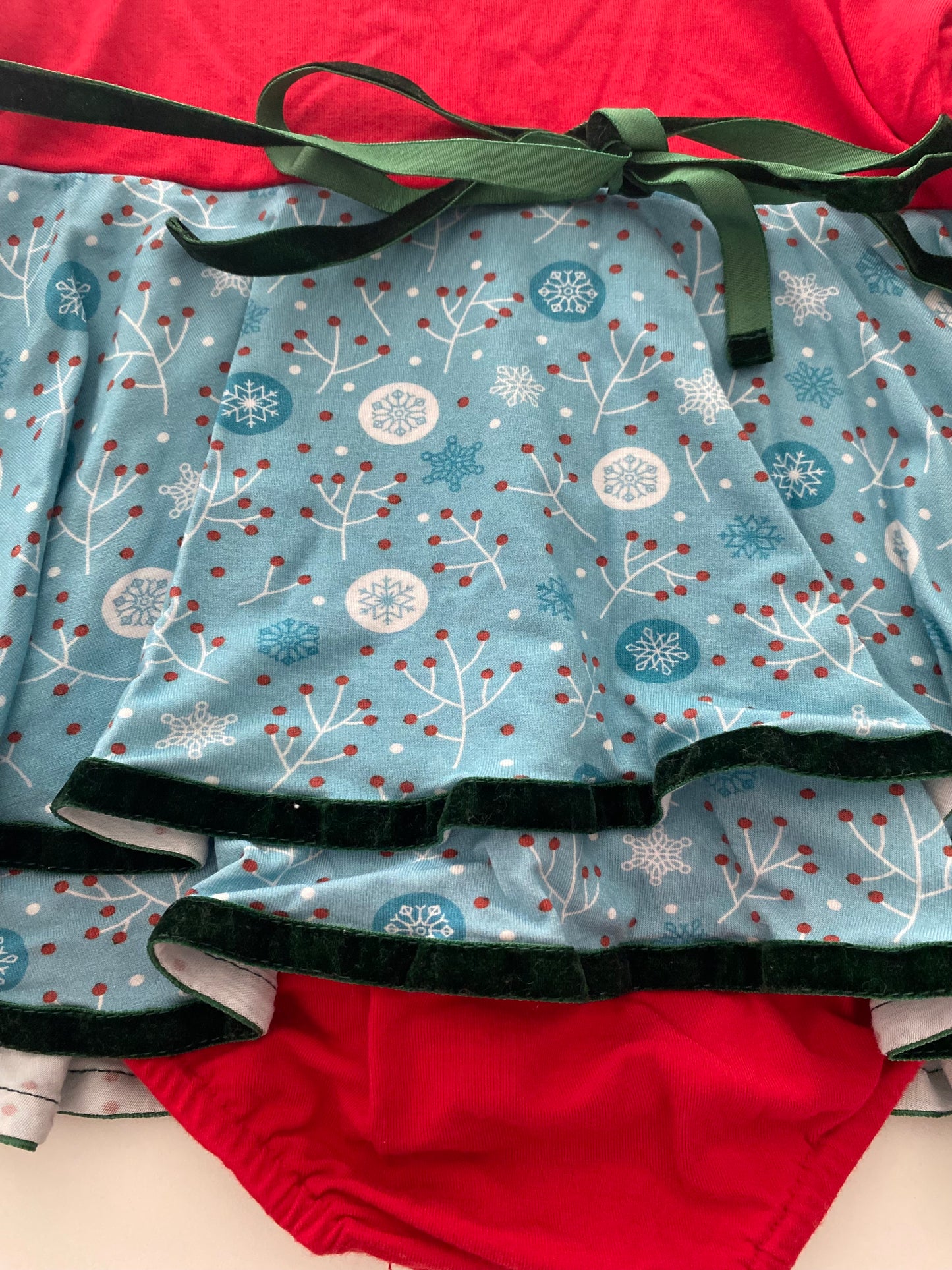 #117, Girls 3T, Bella Rose snowflake winter print romper, EUC