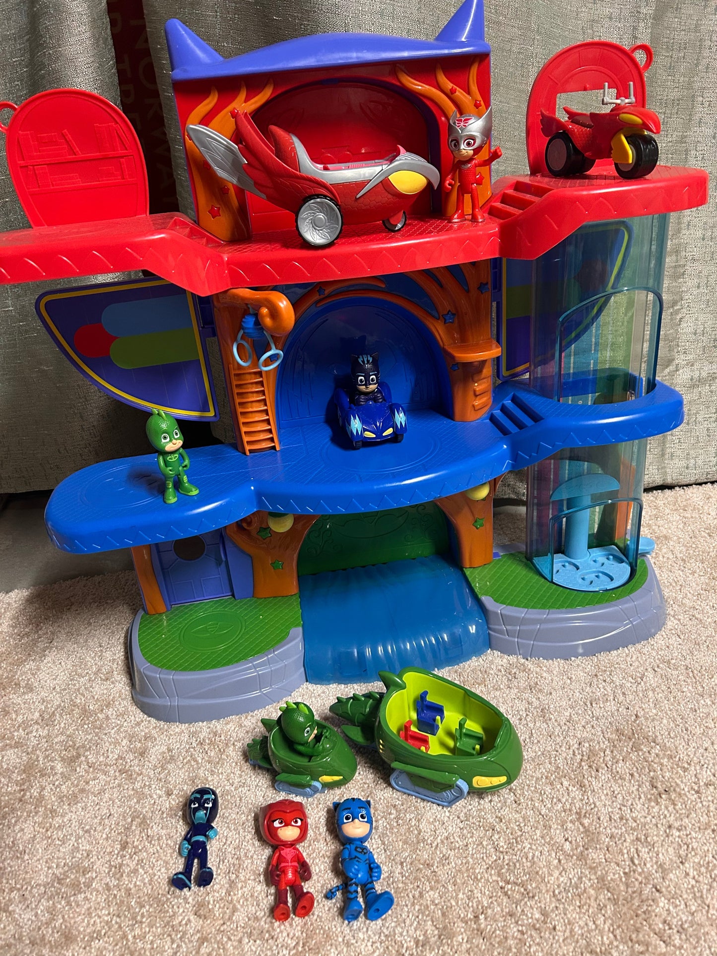 #80 PJ Masks Headquarters & figures