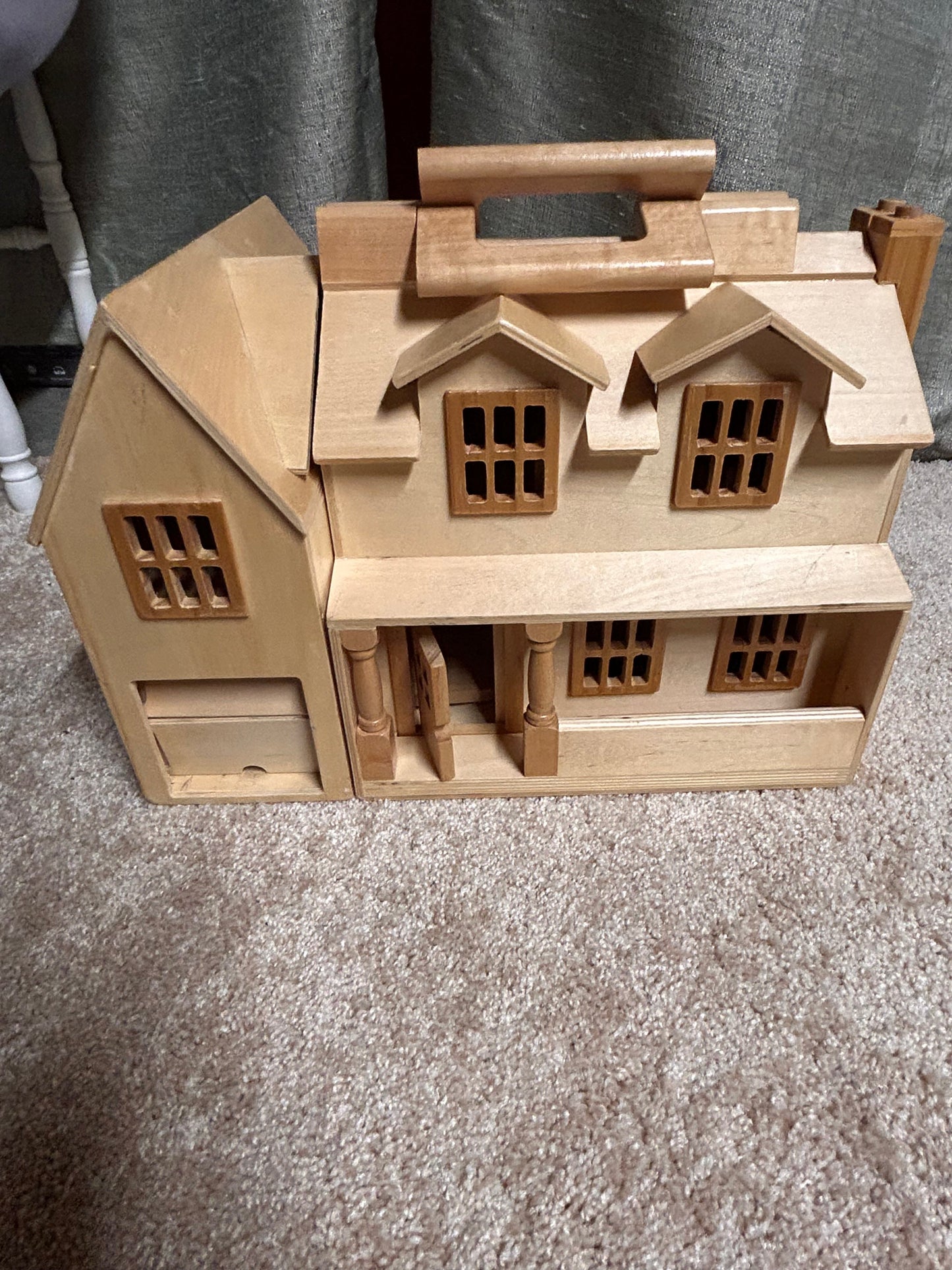 #80 REDUCED Melissa and Doug DollHouse