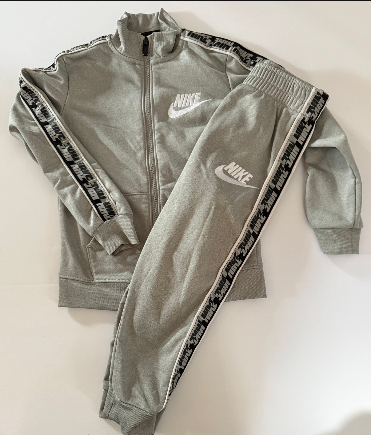 #41 | Reduced! |Boys 4T | Nike set- zip up jacket, pants
