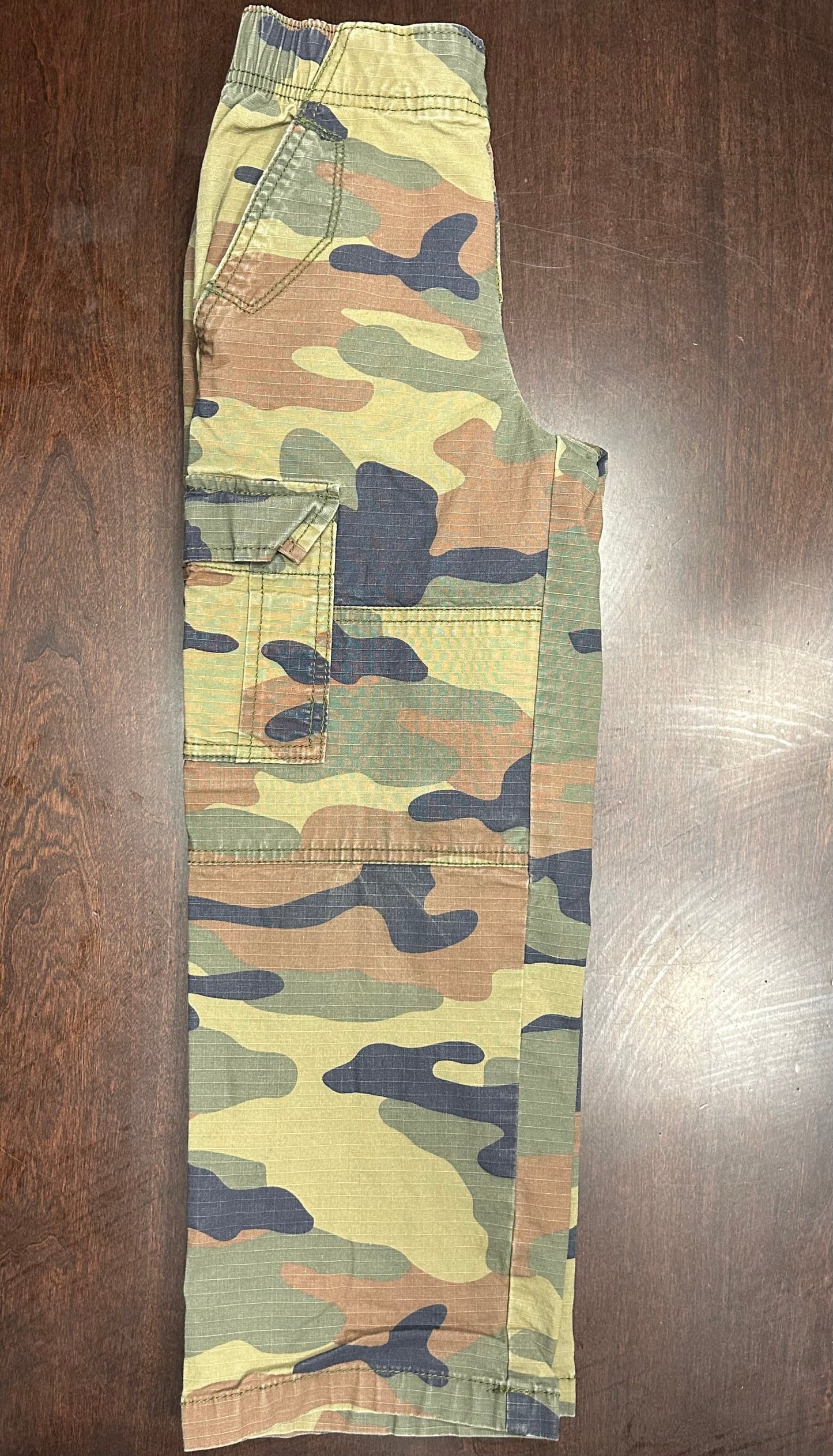 Reduced! Seller #18 Gap Kids camo pants Boys size small 6-7