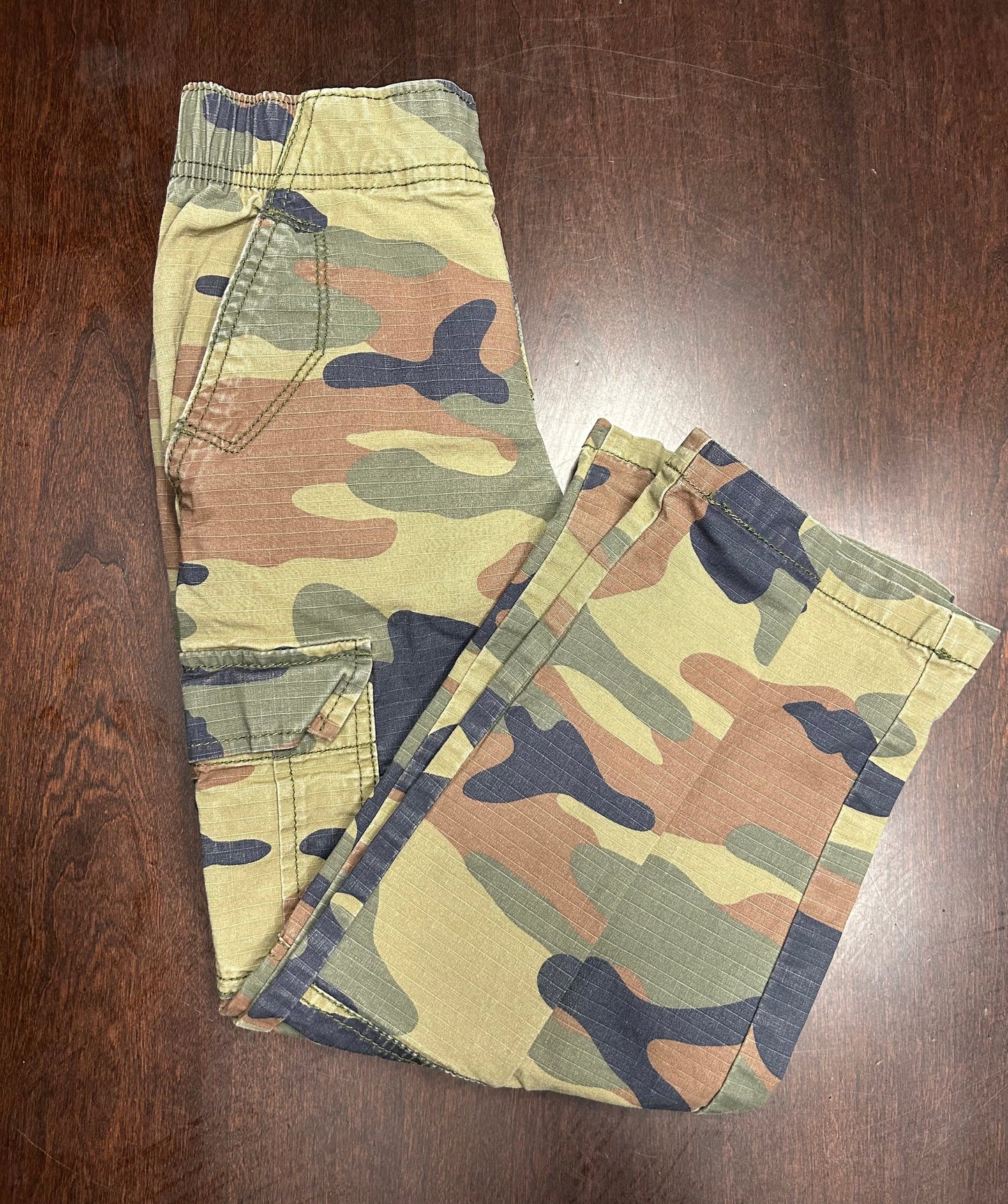 Reduced! Seller #18 Gap Kids camo pants Boys size small 6-7