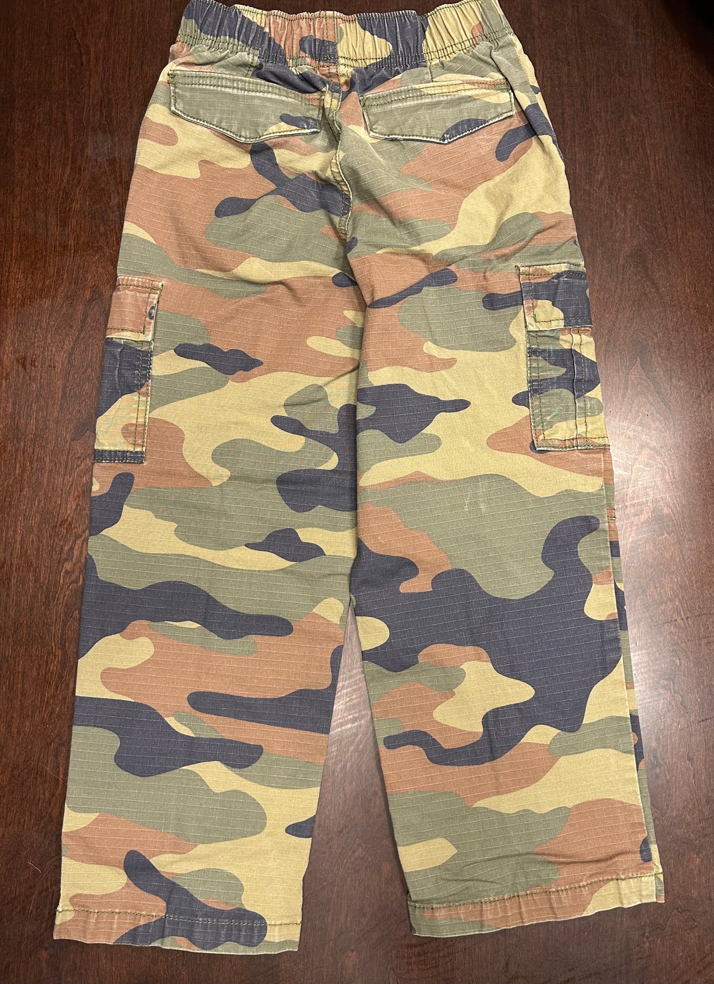 Reduced! Seller #18 Gap Kids camo pants Boys size small 6-7