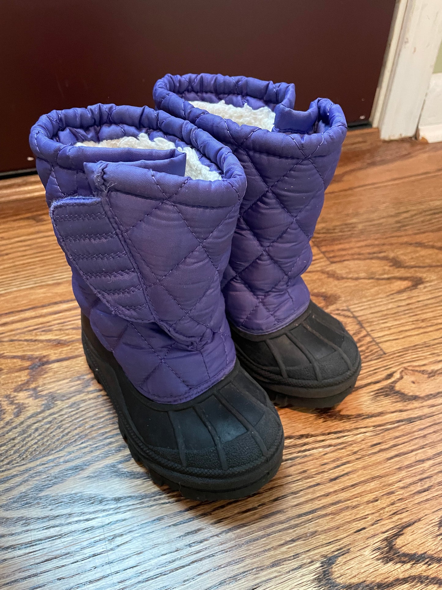 #121 Girls 8C snow boots purple and black, VGUC