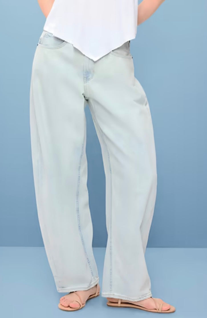 #37 Women's 26 Petite Old Navy High Waist Wide Leg Barrel Jeans - NWT
