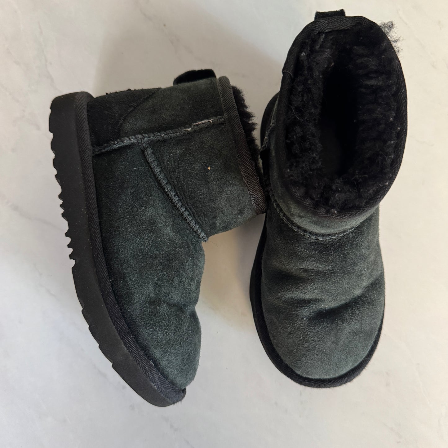 Seller 196- black low top Ugg 13