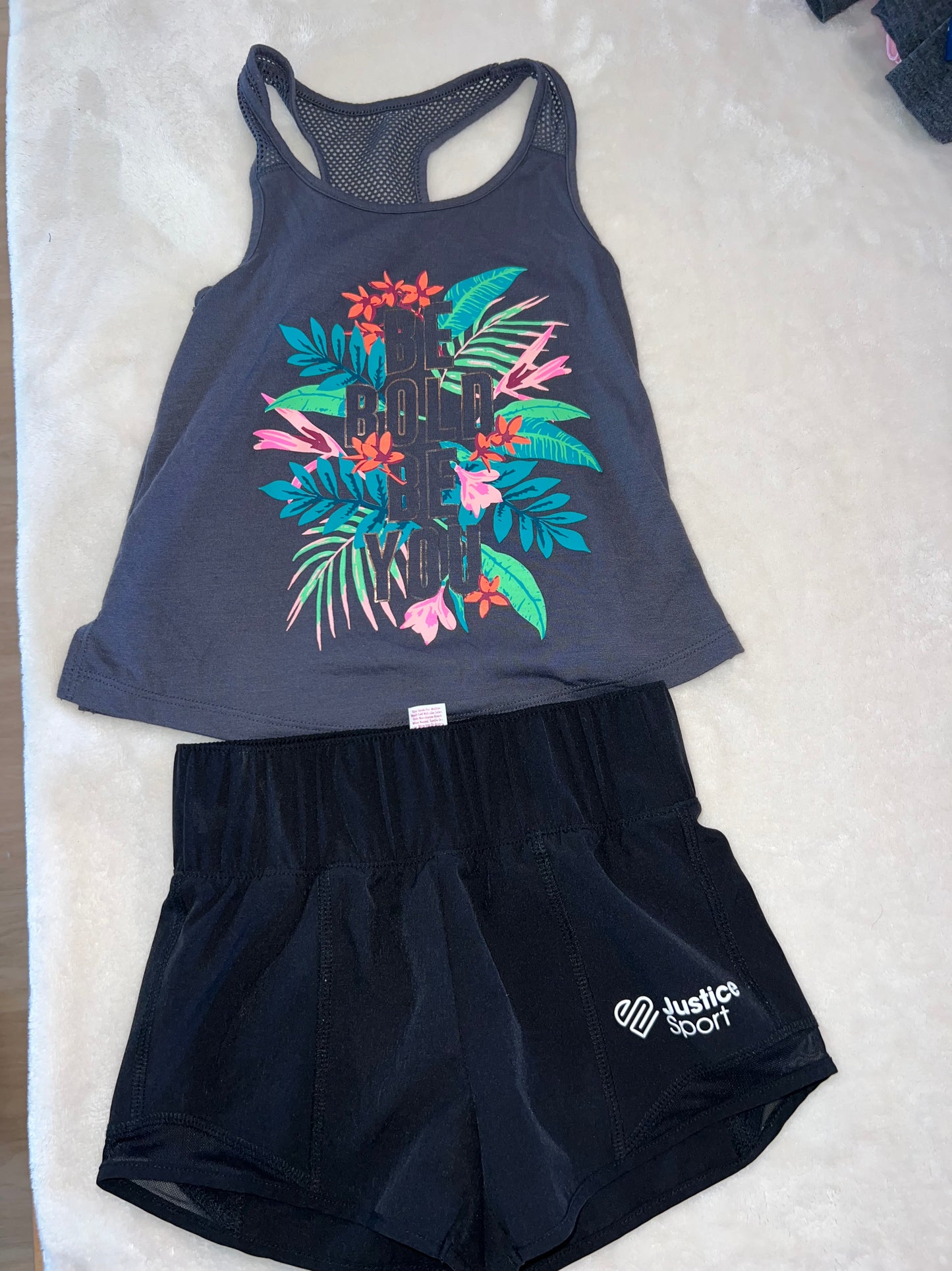 #46 Girls 5T Oldnavy active (top) Justice bottoms euc