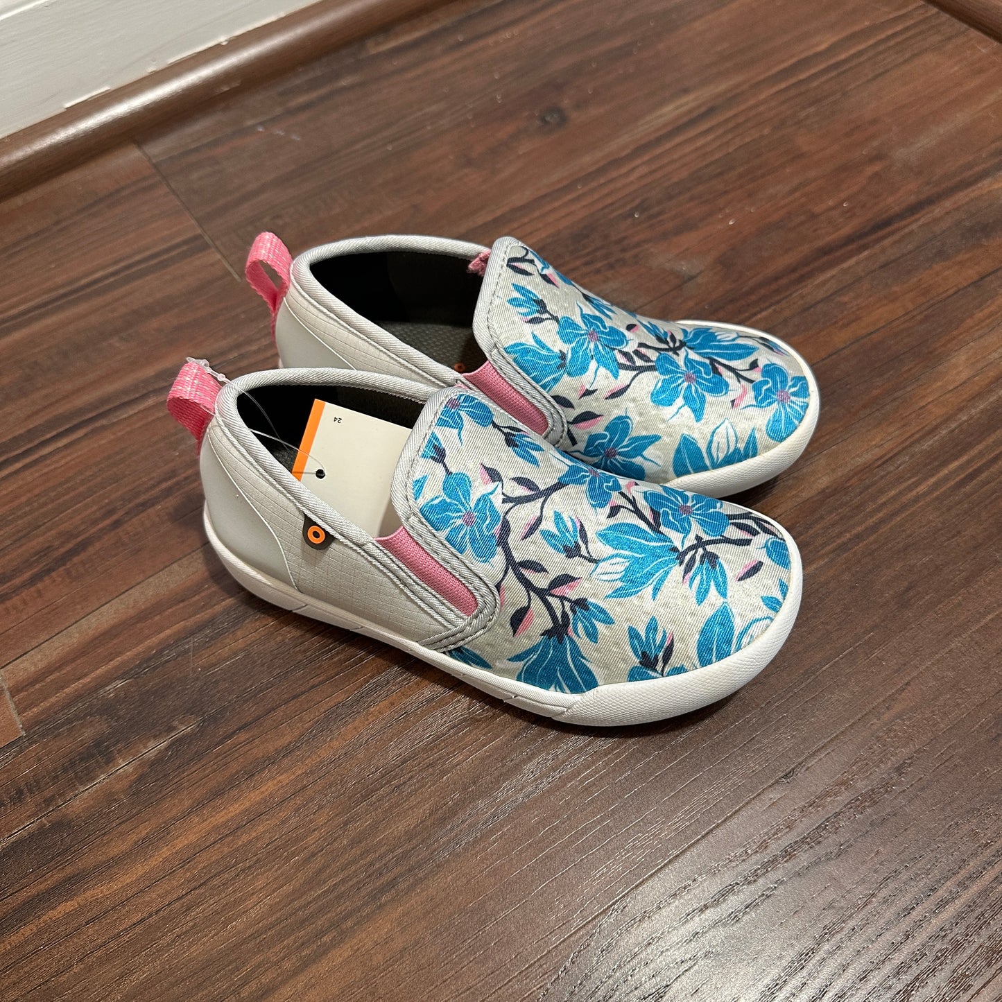 #162 Bogg Slip on Sneakers NWT girls 12