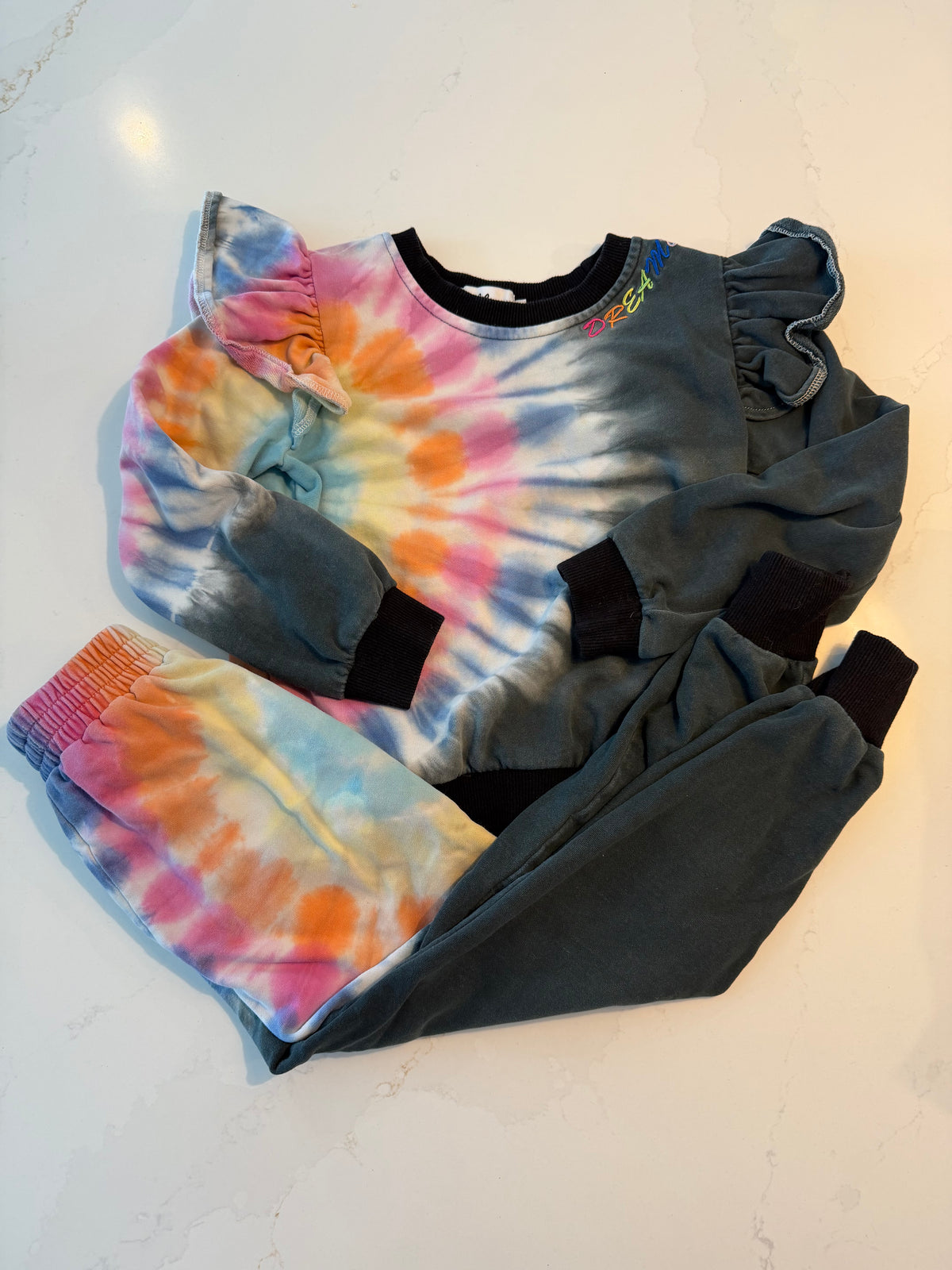 #133 Lola and the boys size 6 outfit