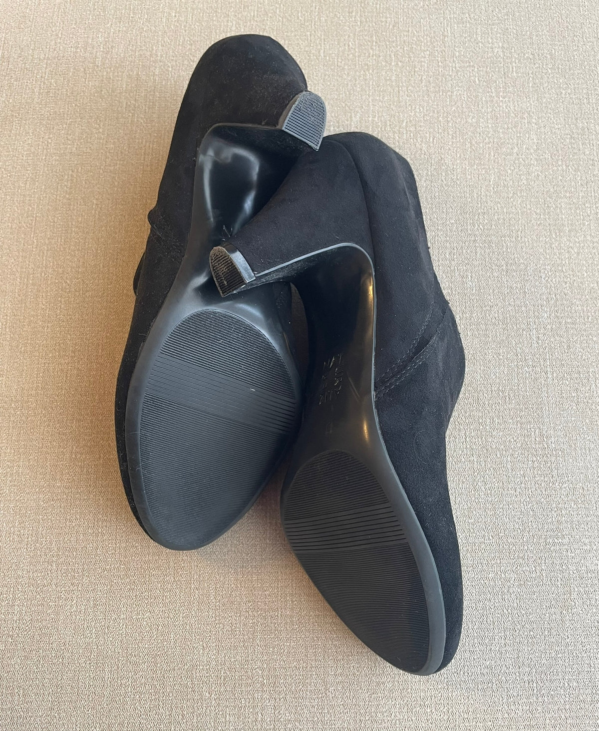 Seller #12 | Women's Naturalizer Black Suede Booties | Size 9 | EUC