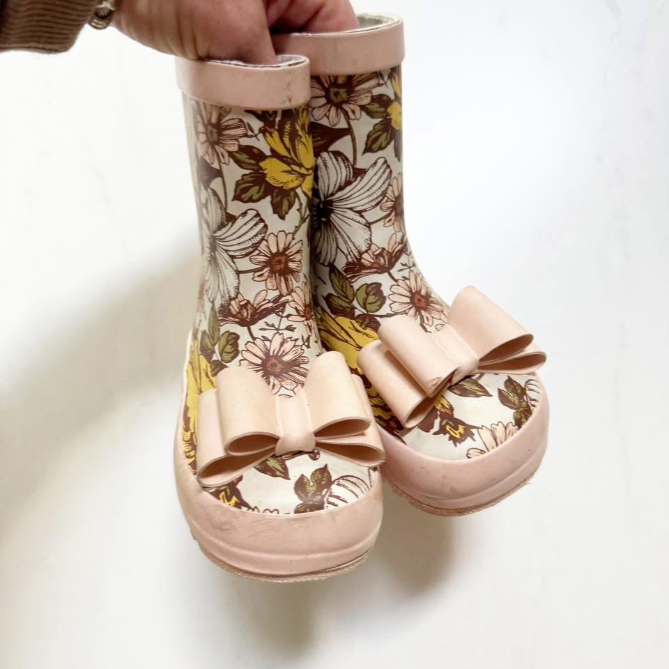 Seller 196- sweethoney rain boots 7