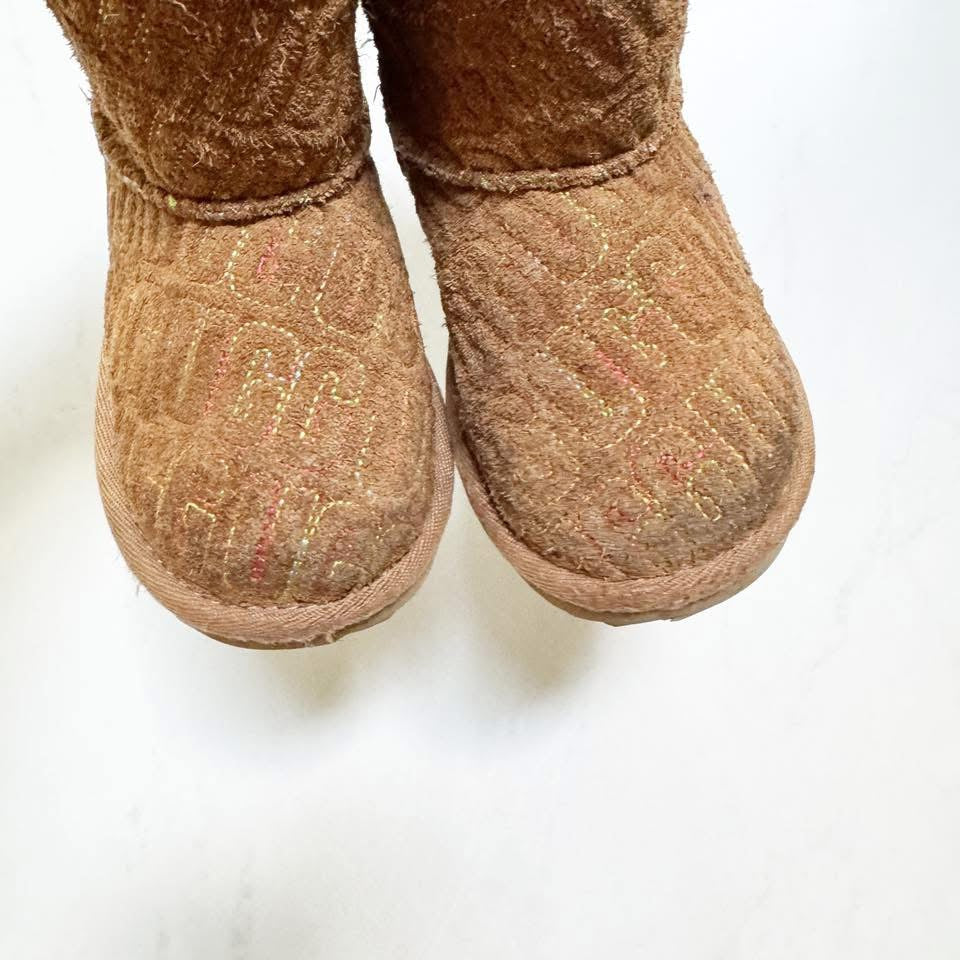 Seller 196 brown logo Uggs 7