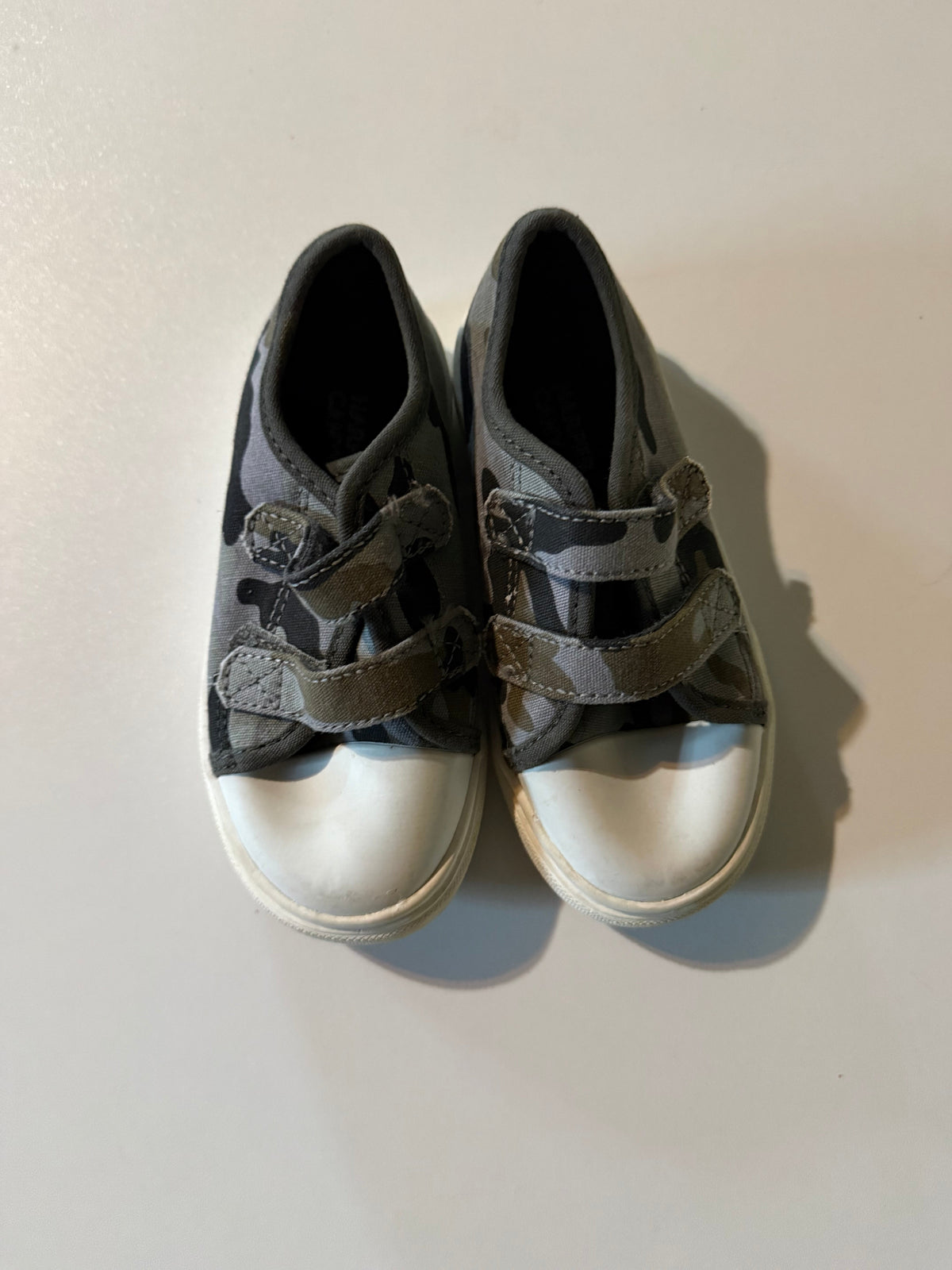 #20 Boys Harper Canyon camo shoes GUC size 8