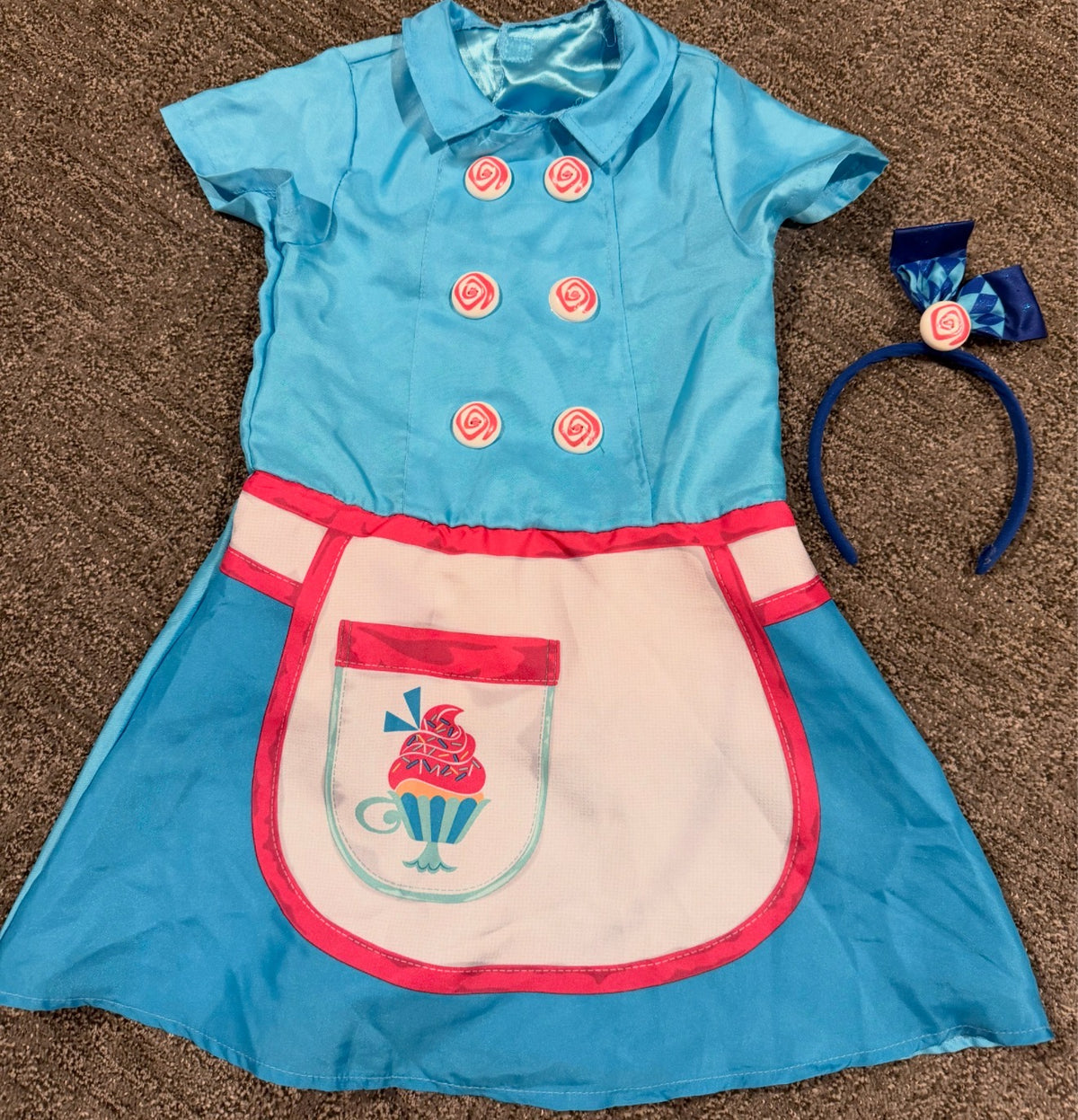 #133 Alice’s bakery costume 4-6