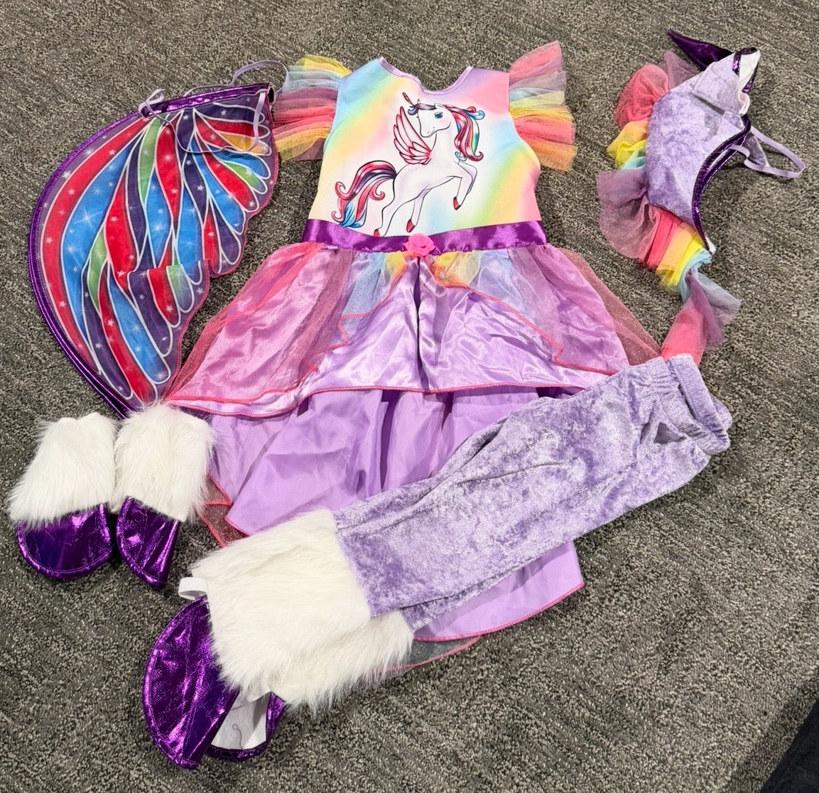 #133 unicorn costume size 3-4