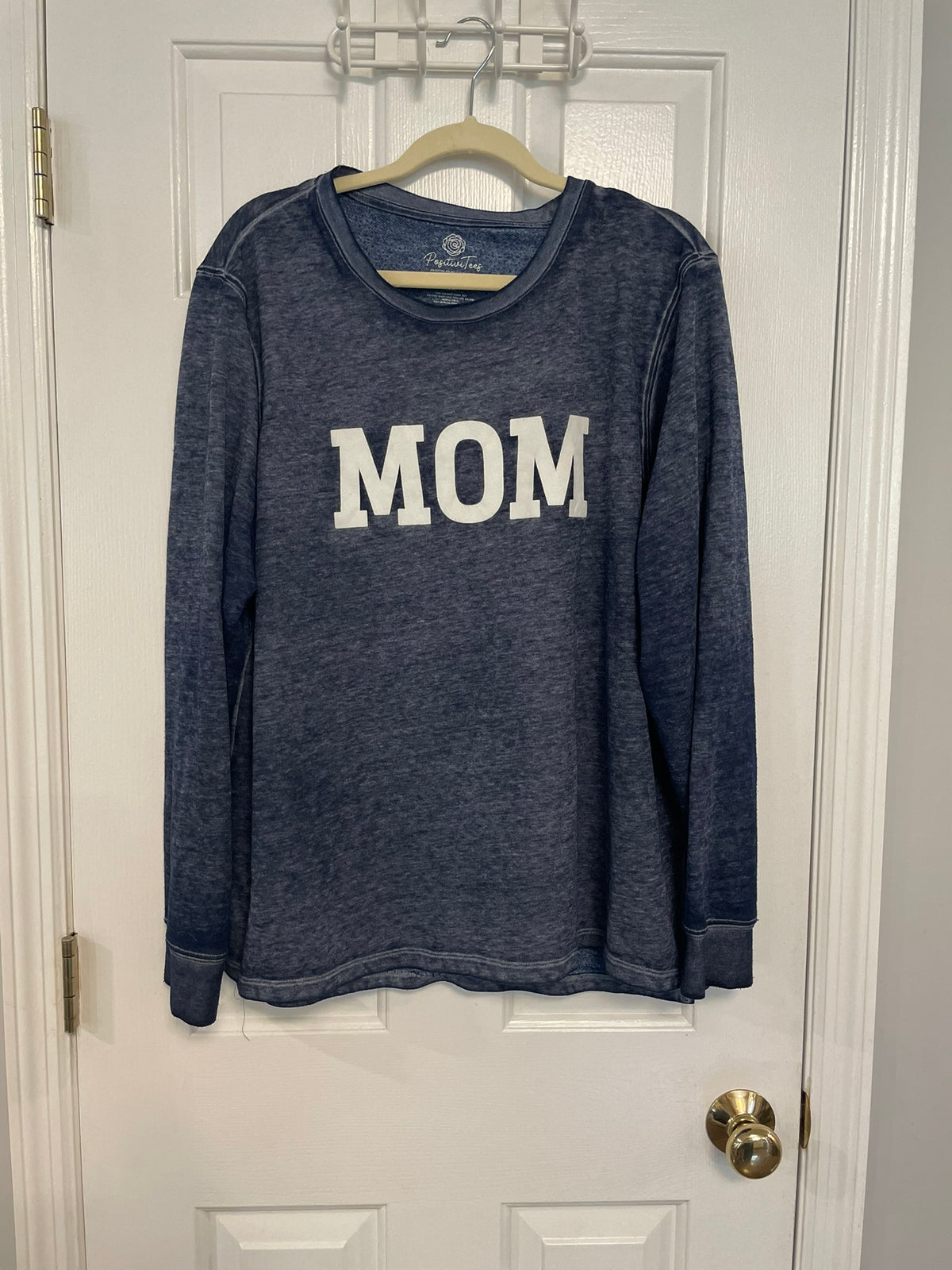 Seller #12 | Heathered Blue, Vintage-Wash "MOM" Sweatshirt | Crew Neck | VGUC | Size XXL
