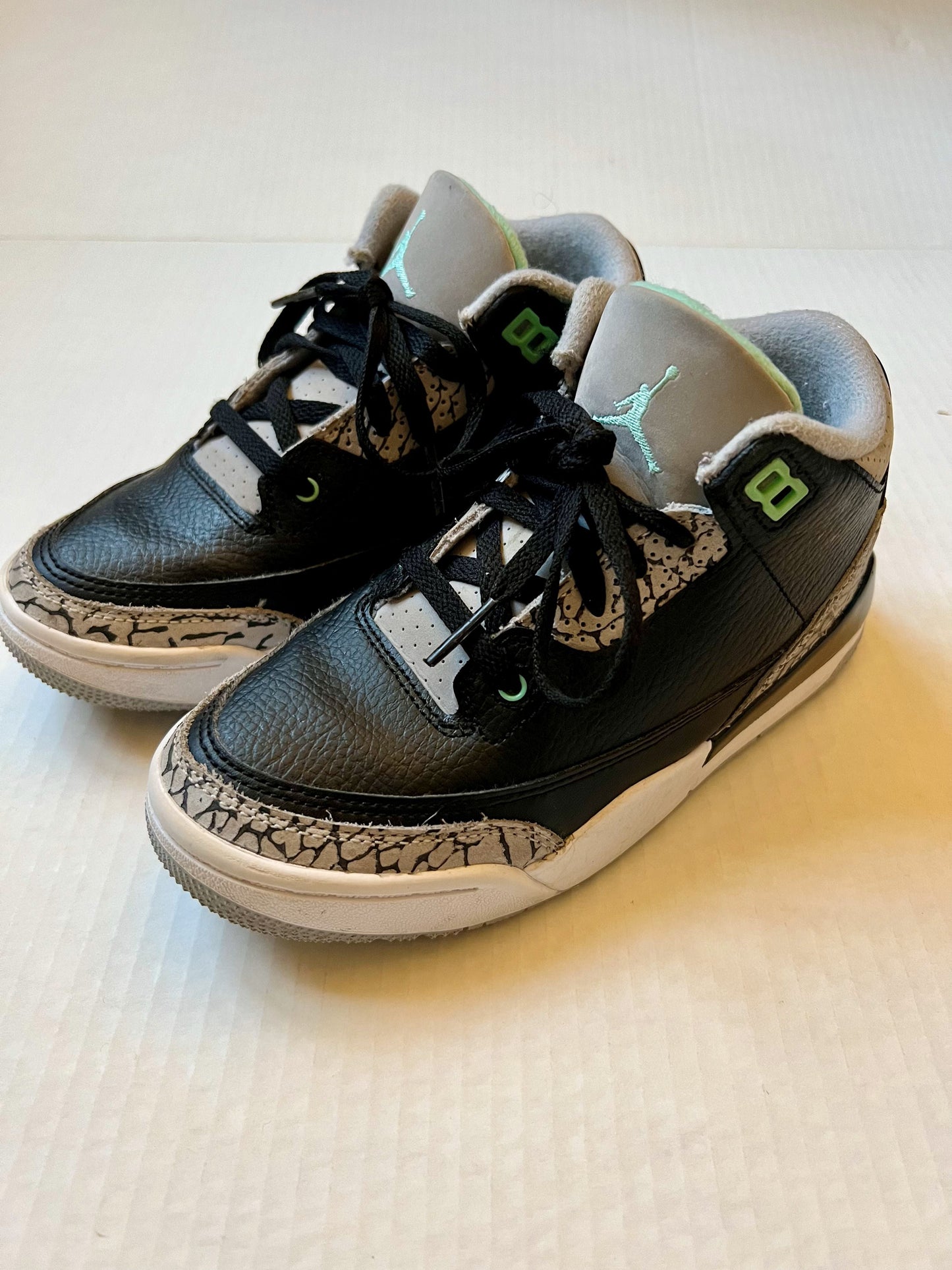 134 Nike Jordan 3's Retro Teal Boys Size 1Y