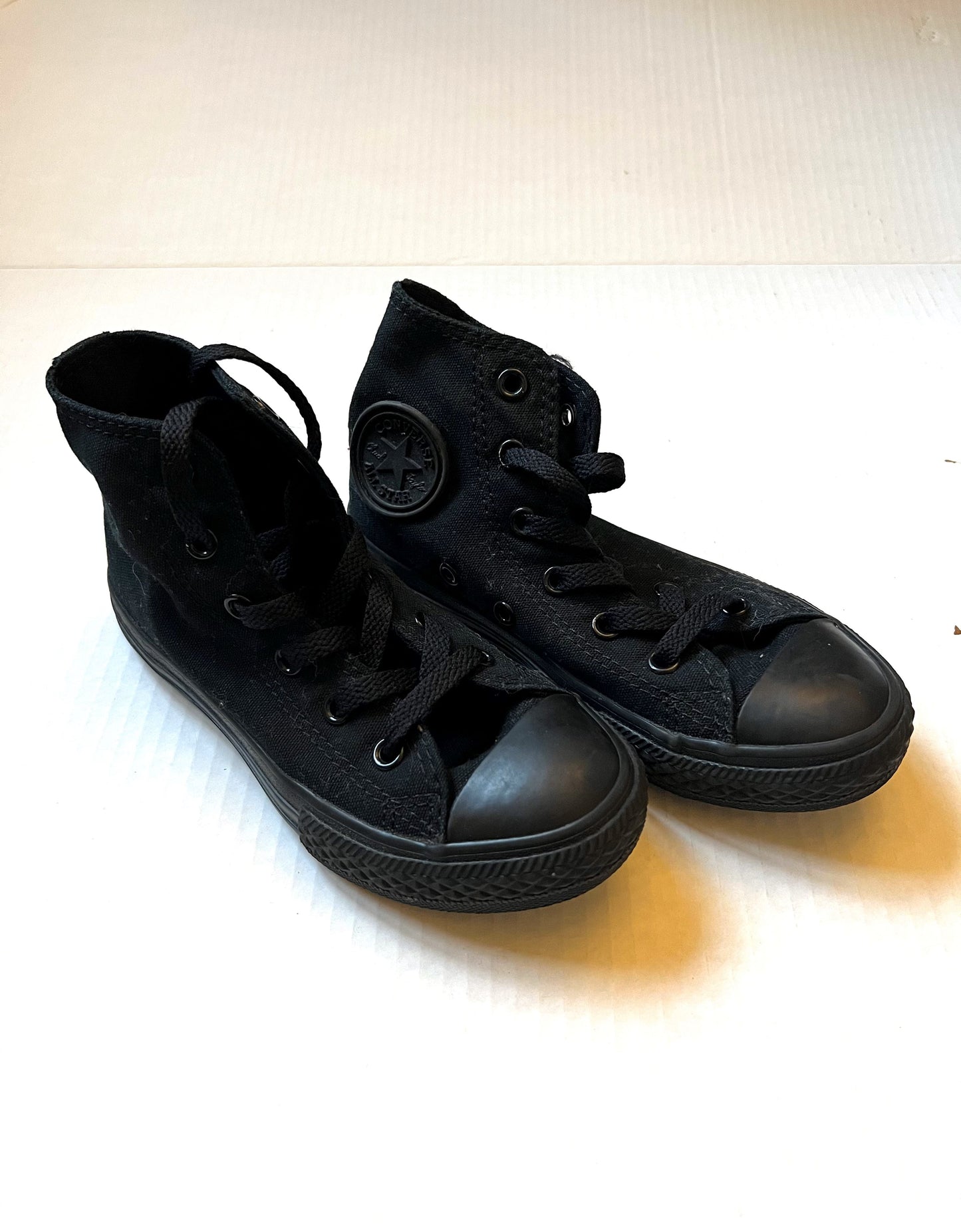 134 Converse all black high tops Unisex Size 12.5 Kids