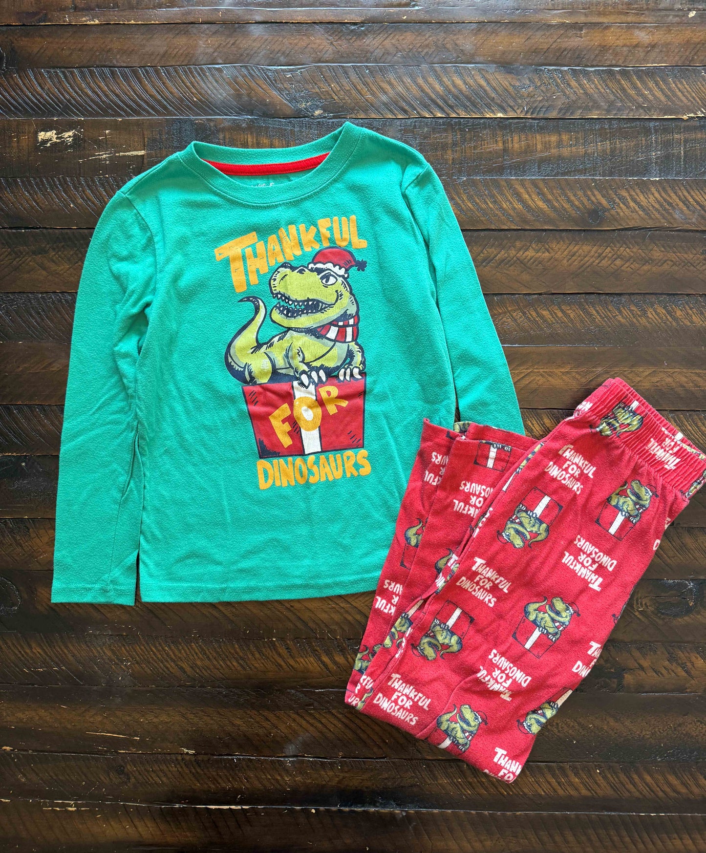 134 Cat & Jack Boys dino hoiday pjs 6/7