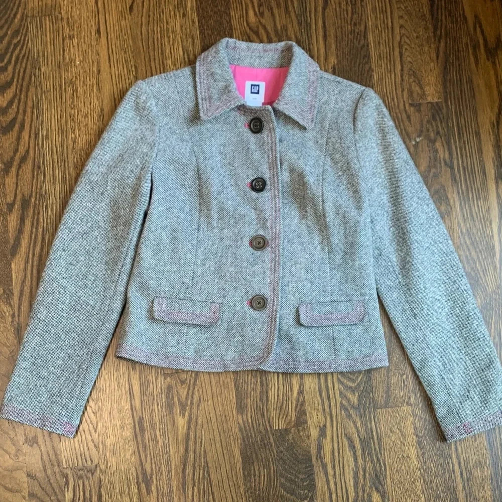#151 - Gap Women's Gray Tweed Blazer with Pink Lining - Women's Size 4