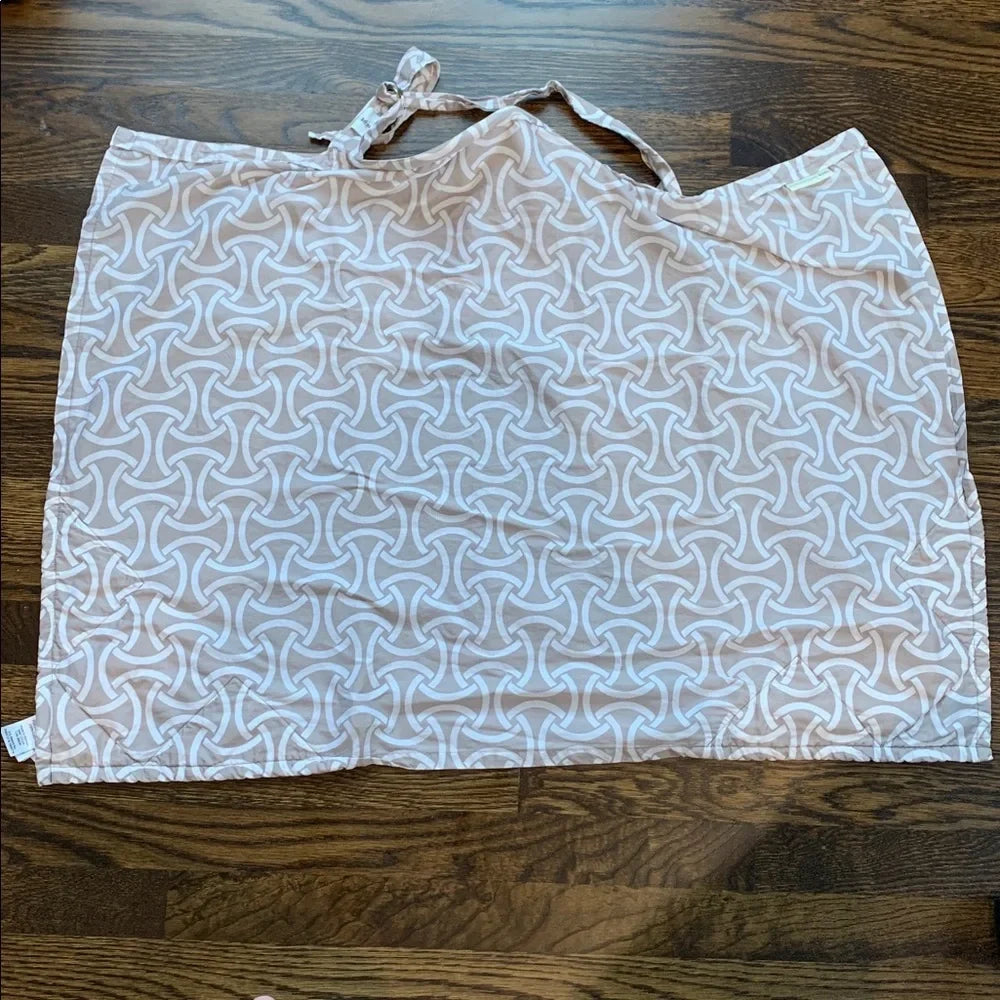 #151 - Pottery Barn Bebe Au Lait White and Gray Patterned Nursing Cover