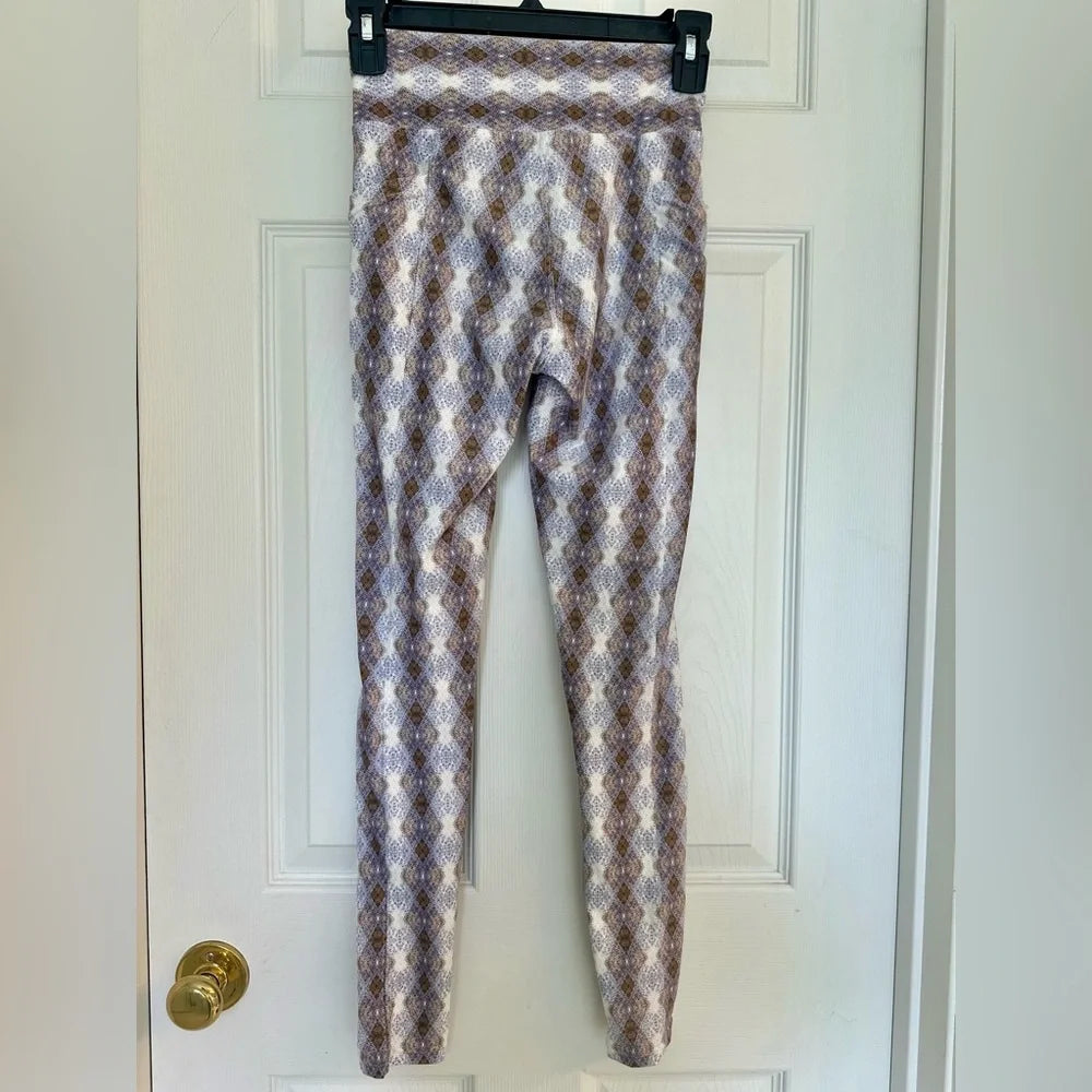 Women's Wolven Crossover Waist Leggings – Size XS – Sustainable Printed Yoga Pants