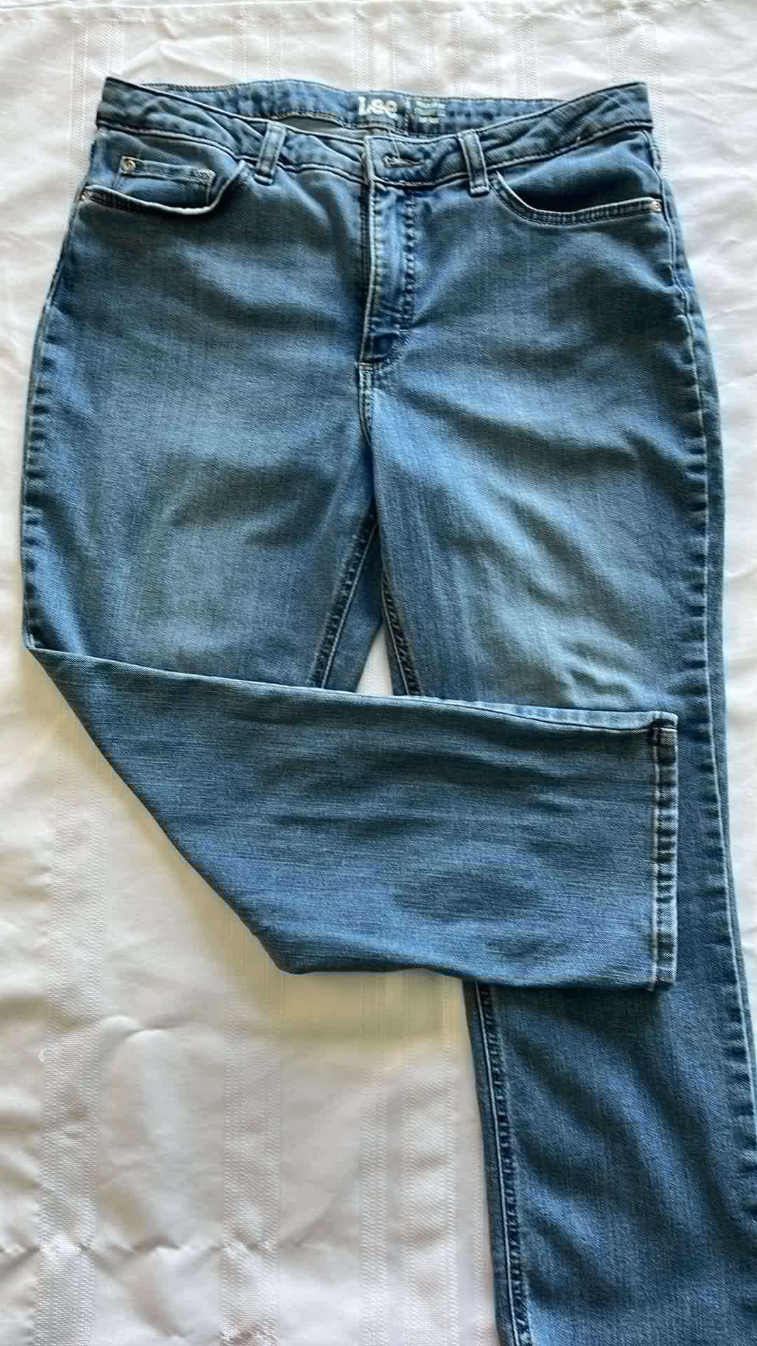 #29 Women's Size 14 Lee straightleg jeans EUC