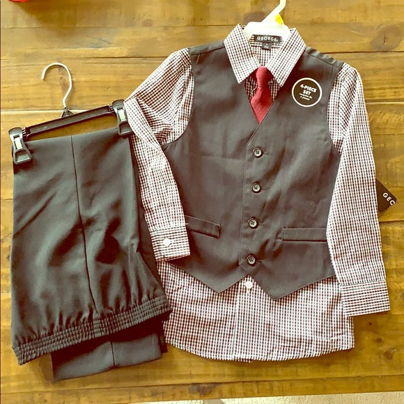 #181 - NWT Boys 4pc Suit Dress Set - Size 6 Boy *REDUCED*
