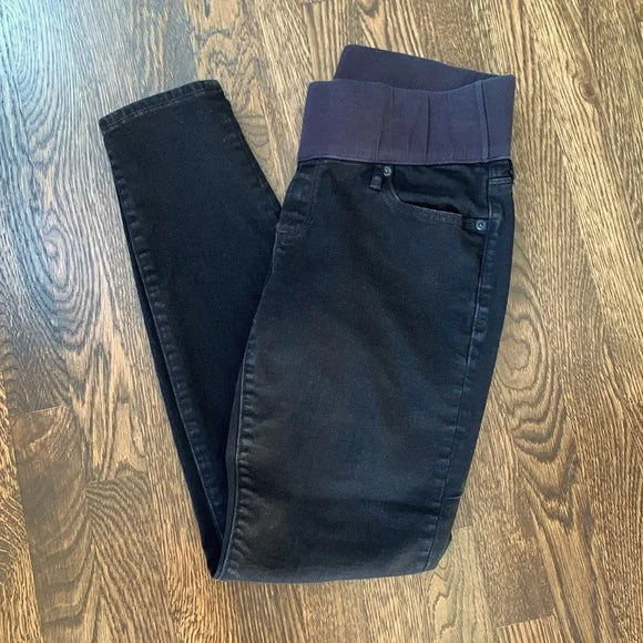 #181 - EUC Gap Maternity "True Skinny" Denim - Size 28