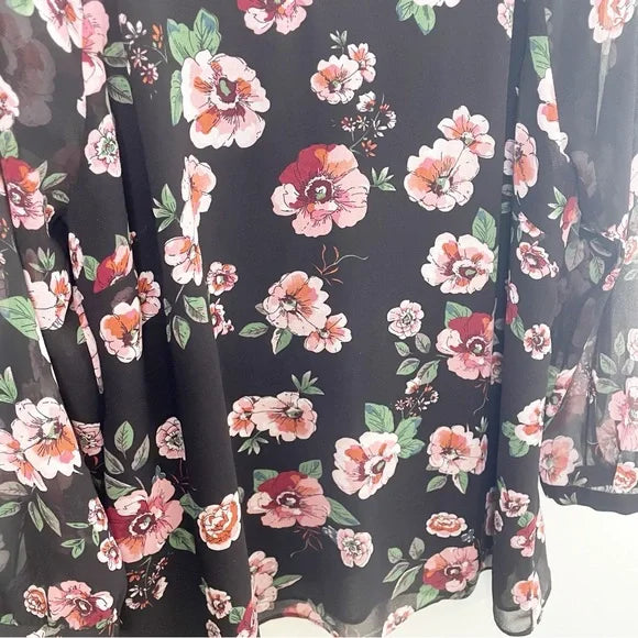 #118 | Size M | Women's CAbi - Garden Floral Blouse #3595 Size M