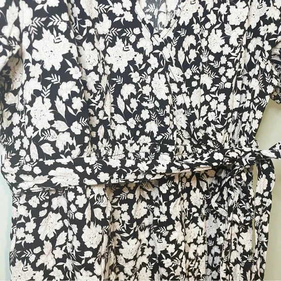 #118 | Size M | Women's Gap Floral Maternity Dress – Short Sleeve Wrap Style – Women’s Size Medium