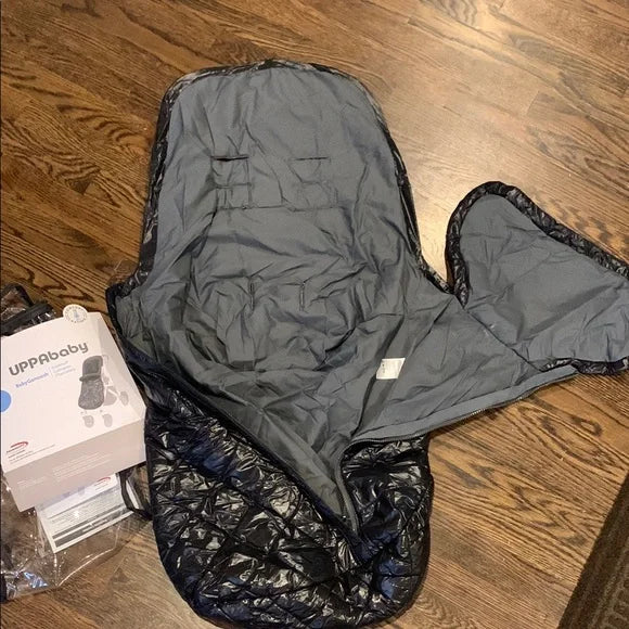 #181 - EUC UPPAbaby Black BabyGanoosh Footmuff for Strollers (Retails 199)