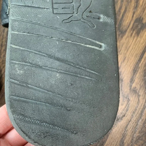 #181 - Puma Black Soccer Sports Slide Sandals - Size 5 Big Boy