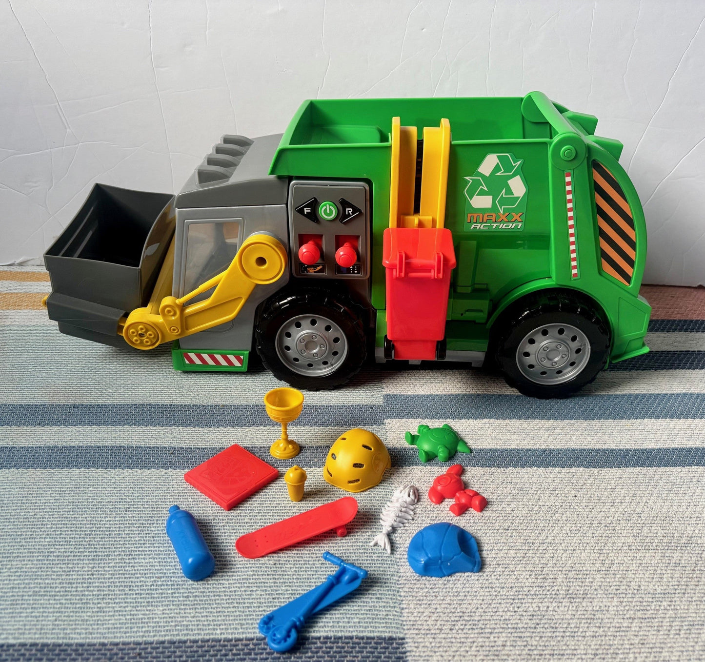 #43 Maxx Action Recycling Truck *REDUCED