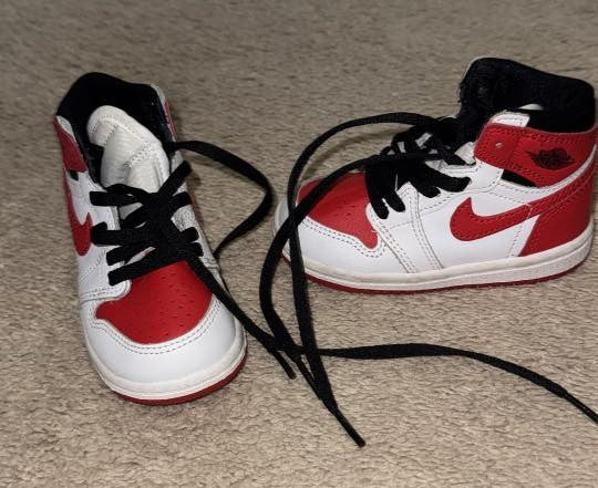 #29 Boys 6C Nike shoes EUC