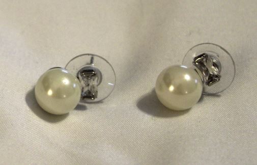 #168 Pearl earrings