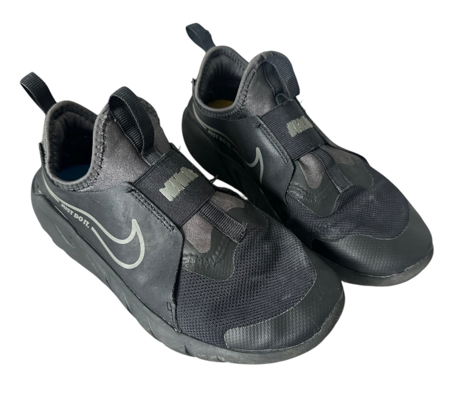 Seller #140 Boys Nike shoes size 5