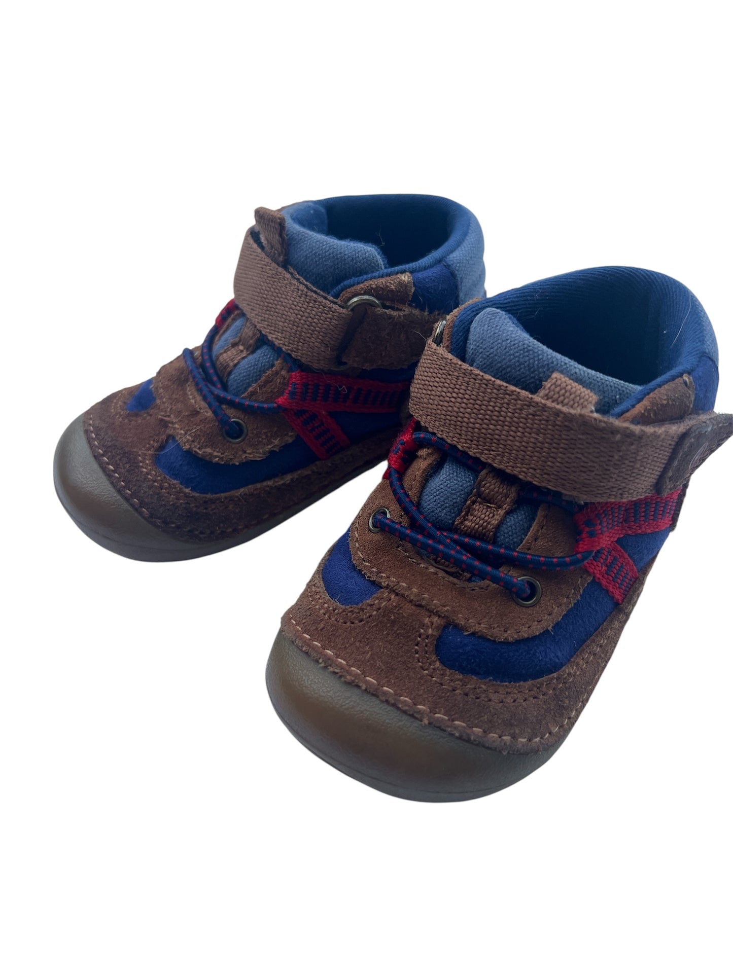 104- Little hiking shoes sz 5