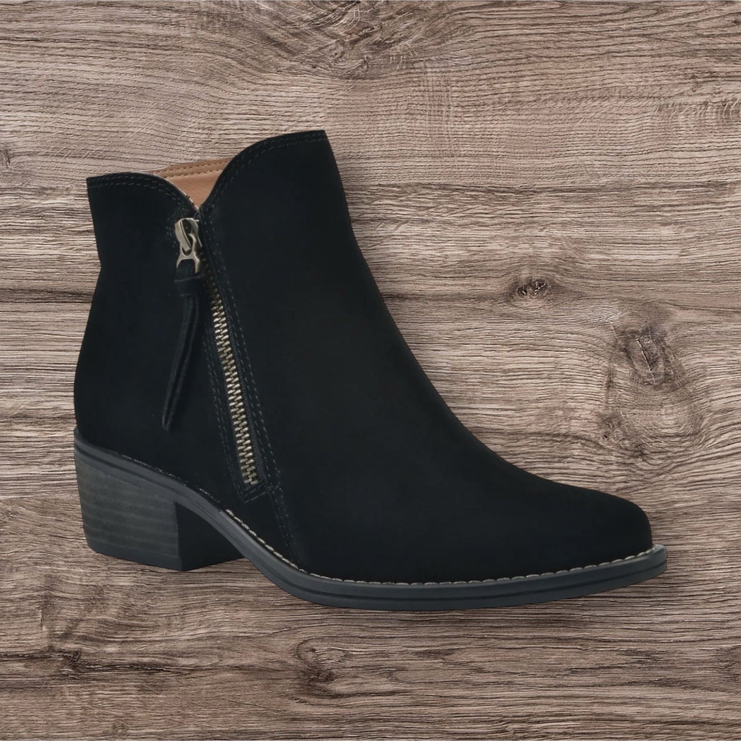 #169 Women’s Size 7 Black Mountain Boots- NWT *REDUCED PRICE