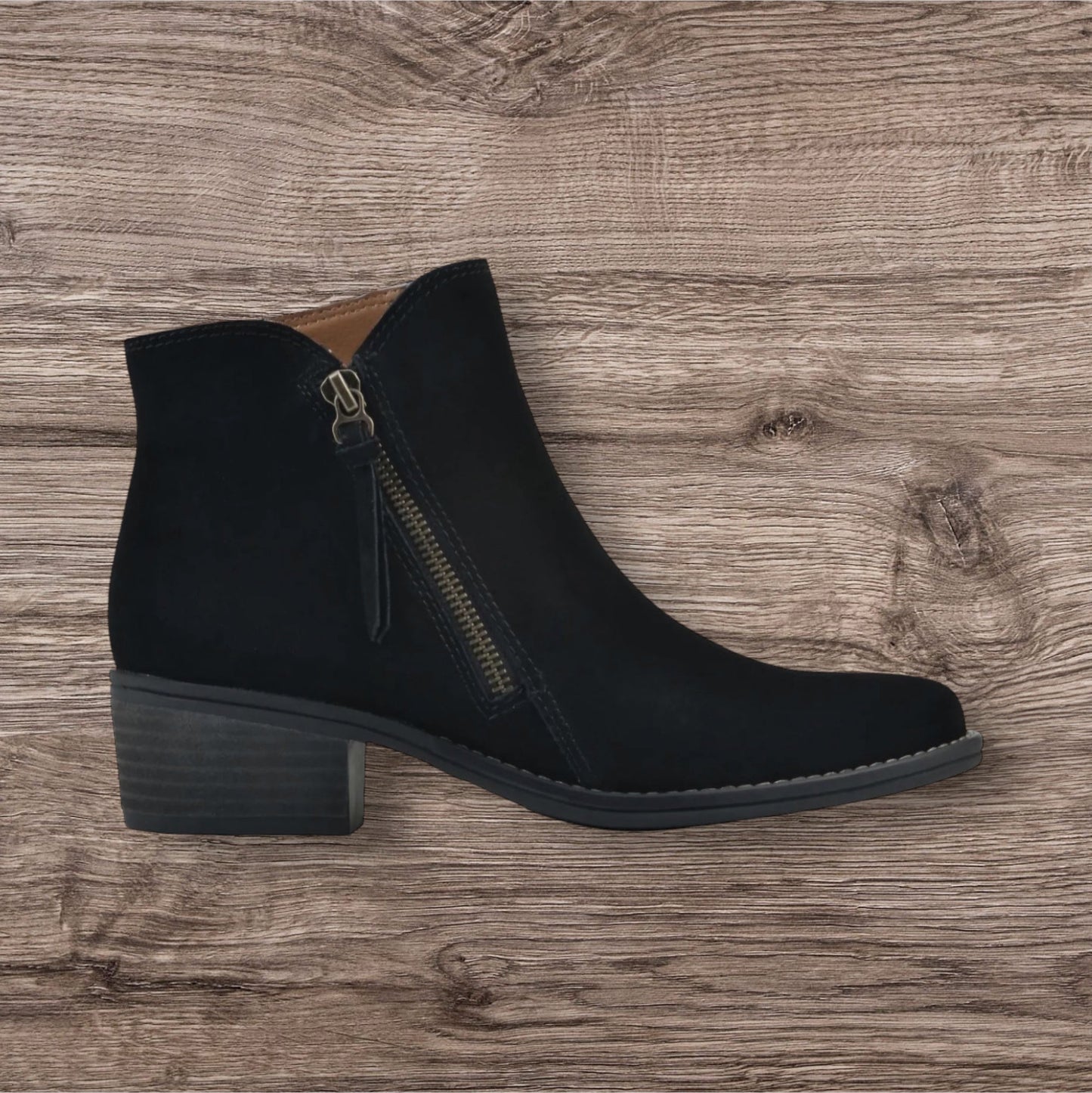#169 Women’s Size 7 Black Mountain Boots- NWT *REDUCED PRICE