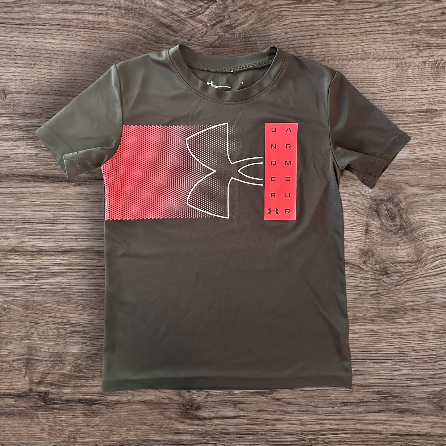 #169 Boy’s Medium Under Armour Shirt Bundle (3)