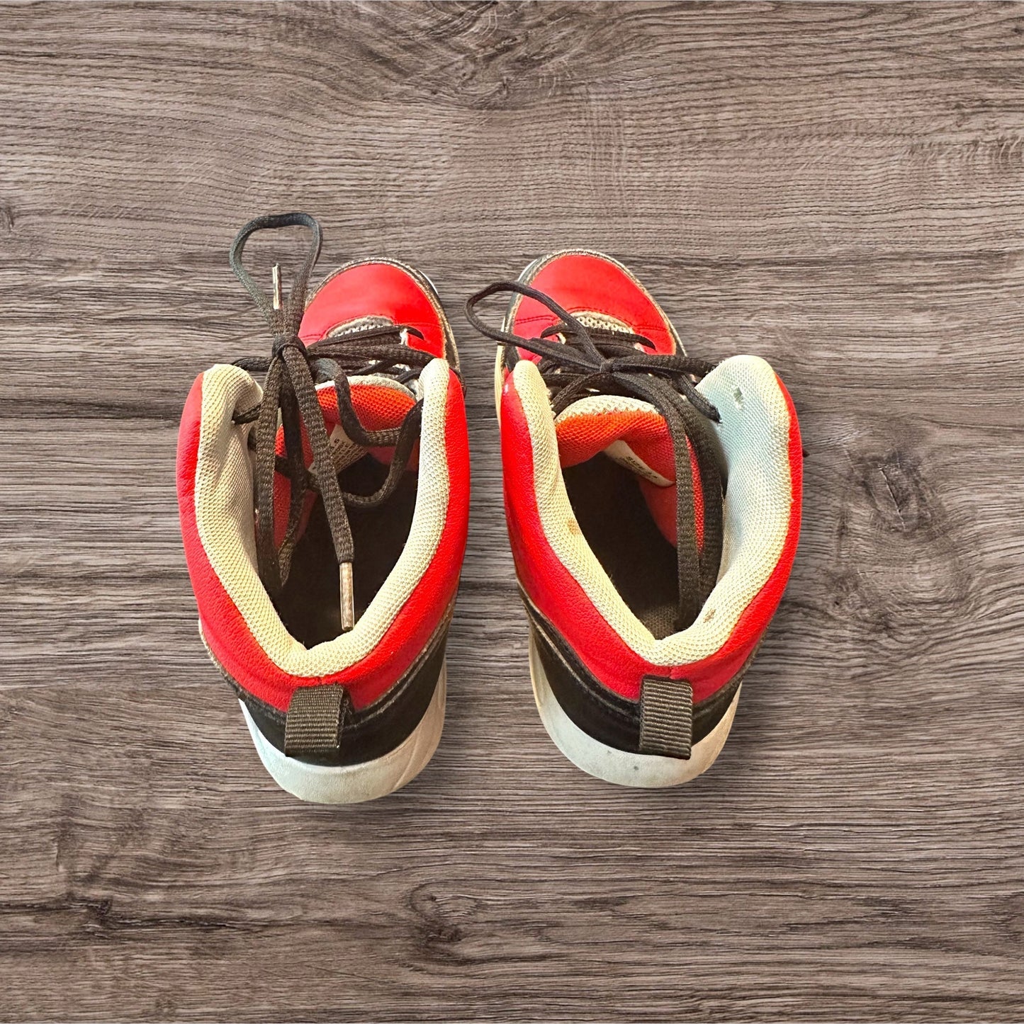 #169 Boy's Size 3.5 Shaq Shoes