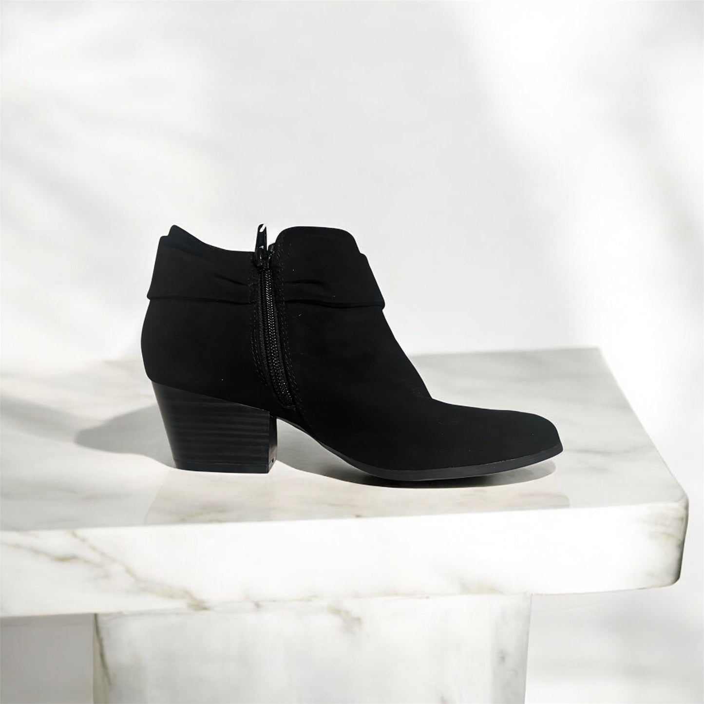 #77 NWOT Old Navy Black Zip-Up Booties, Women’s Size 6