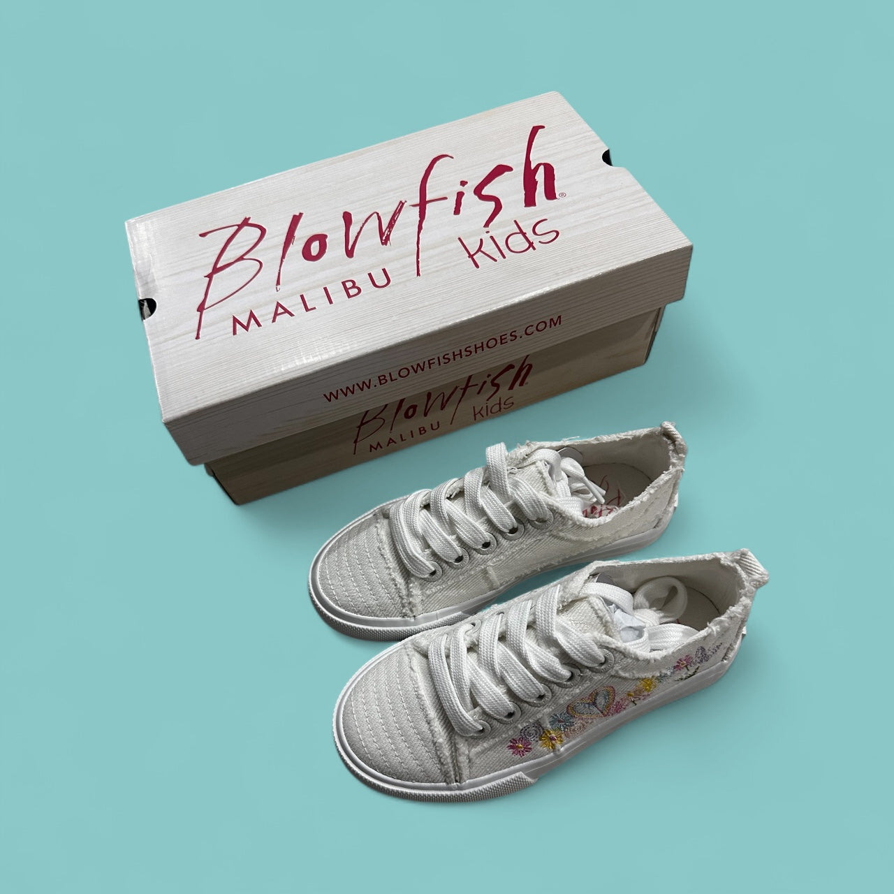 #155 NWT Blowfish Malibu Kids Sneakers, Size 12