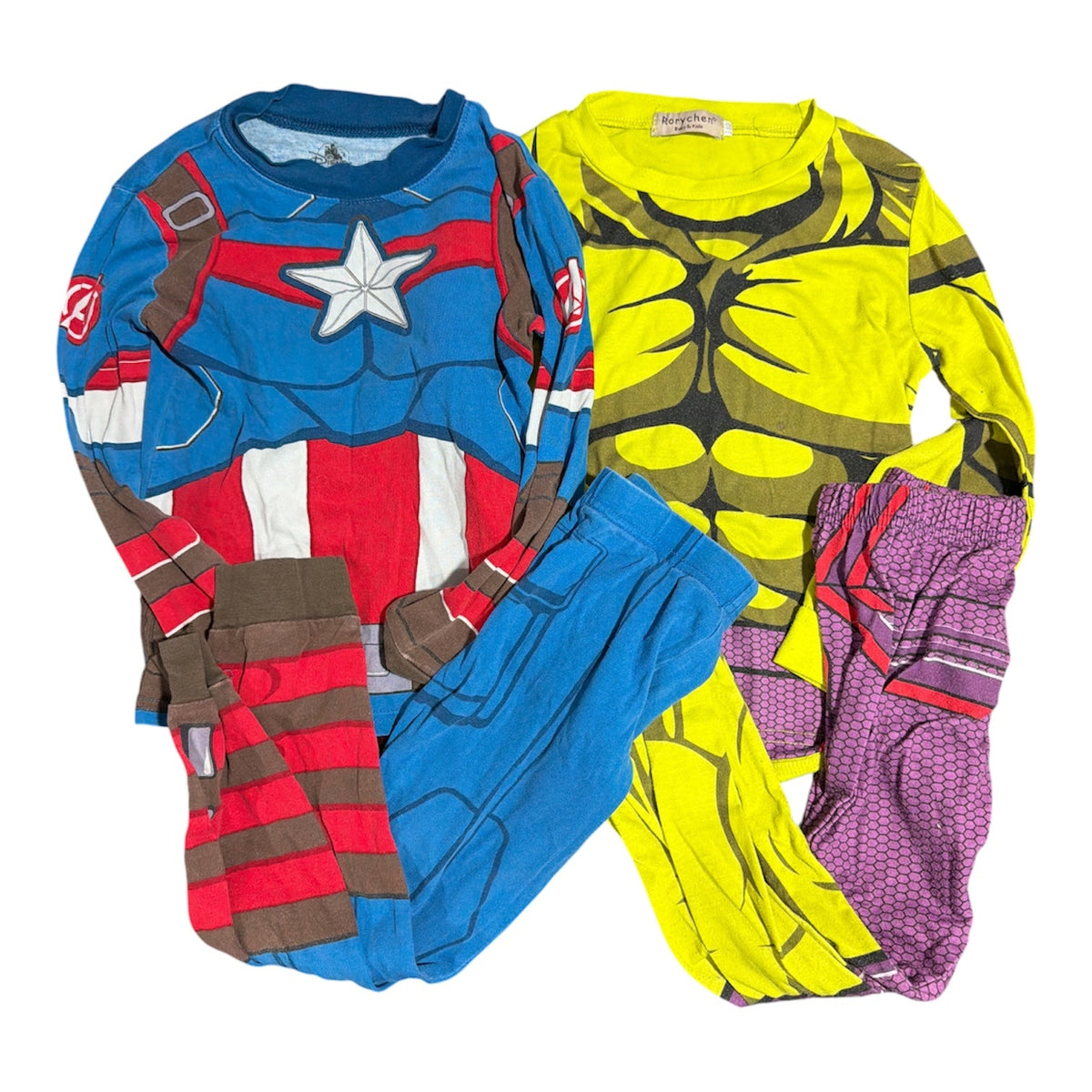 77 - sz 6 Hulk & Captain America Pjs - hulk has light piling